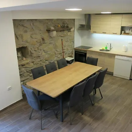 Renoviertes In Mit Terrasse Σπίτι διακοπών Baška
