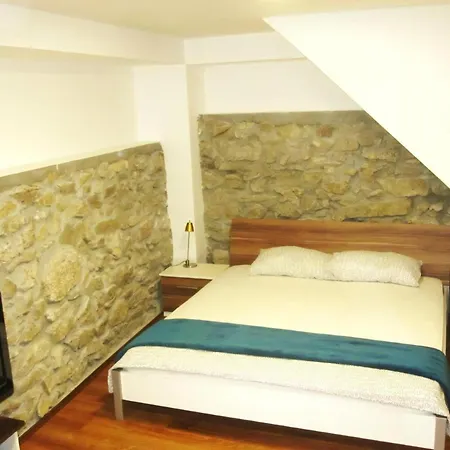 Renoviertes In Mit Terrasse Baška