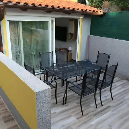 Renoviertes In Mit Terrasse *